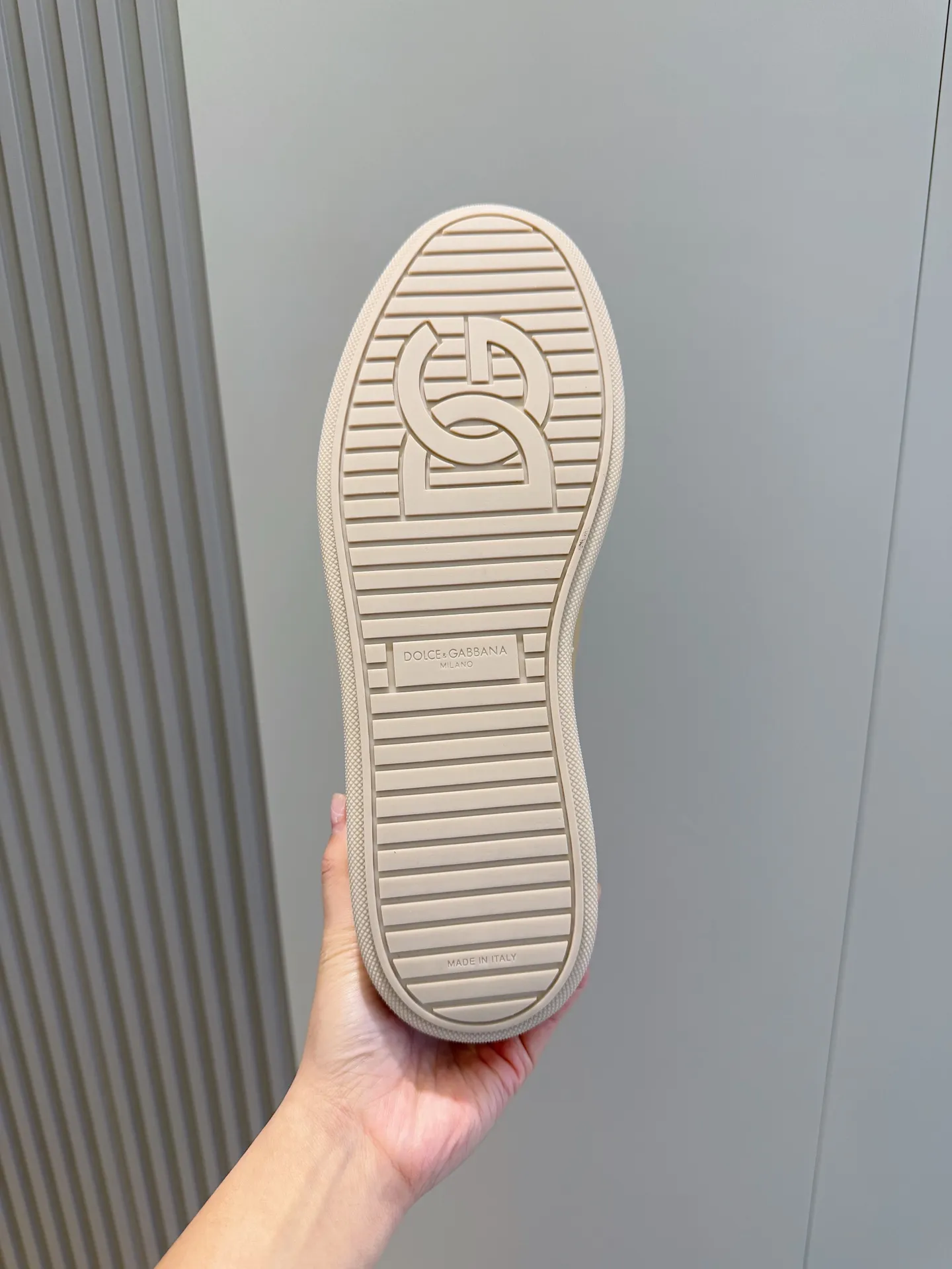 Men's Men's Shoes💰400 [New Style]🐏🐏DG men's calfskin sneakers Portofino Yacht shoes, simple and versatile design, unique saddle leather soles. The Dolce &G logo rear wing is the icing on the cake. Imported cowhide + rubber outsole Size: 39-44 (customized at 38.45)